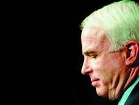 Bush krijgt steun van senator John McCain