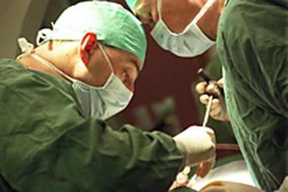 Stevaert wil in loon chirurgen snijden