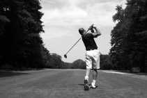 De golfsport doet het in Vlaanderen zo goed dat op termijn misschien aan twee keer zoveel terreinen behoefte is. De milieubeweging is niet a priori tegen.photonews <br><br><!--para1--><br><br><!--para2-->