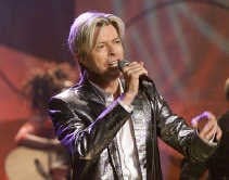 David Bowie: zijn concerten verkopen beter dan zijn cd's. <br><br><!--para1-->