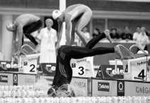 Wereldrecordhouder Ian Thorpe valt van het startblok tijdens de olympische kwalificaties voor de 400 meter vrije slag.