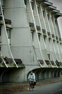 Architect Renaat Braem wou radicaal breken met de gangbare sociale woningbouw.