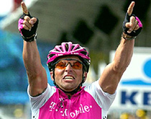 Steffen Wesemann zet Ronde van Vlaanderen op zijn naam