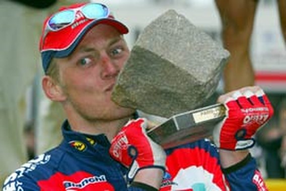 Magnus Bäckstedt wint Parijs-Roubaix