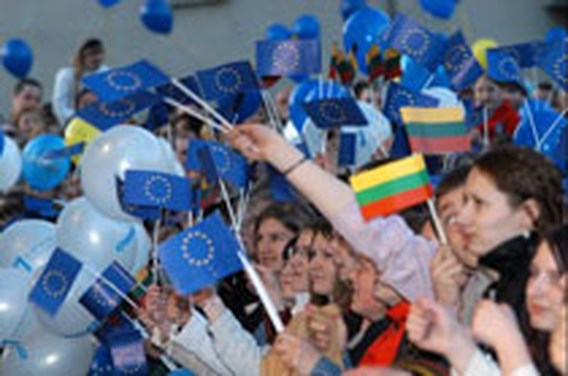 Nieuwe EU-burgers vieren uitbreiding