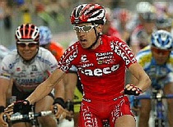 Cunego wint zevende rit in Giro en pakt roze trui