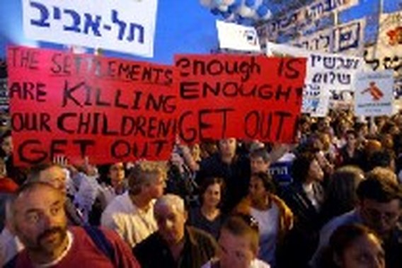 Meer dan 100.000 Israëli's betogen voor terugtrekking uit Gaza