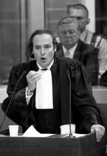 ,,Veroordeel Nihoul maar, want hij kan niet bewijzen dat hij niet heeft deelgenomen aan de ontvoering van Laetitia'', zegt advocaat Frédéric Clement de Cléty.