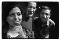 Nedjma Hadj, hier met haar collega's Jamal Boukhriss en Kadi Abdelmalek van het theatergezelschap Dito'Dito: ,,Als er vooruitgang is, heeft dat te maken met de openheid van huizen als de KVS of de Beursschouwburg, die de verhalen van de stad willen brenge