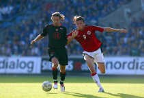 Sven Vermant houdt de Noor Frode Johnsen van de bal