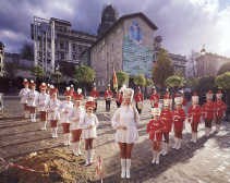 De majorettes van de Brueghelwijk.