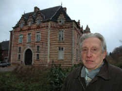 Burggraaf Michel Desmaisières woont nog steeds in het vervallen Kasteel van Heers.
