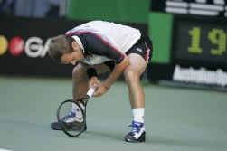 Olivier Rochus is uitgeput na zijn spannende wedstrijd tegen de Rus Marat Safin.
