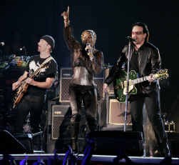 U2, samen met Mary J. Blige.