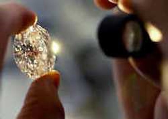 Vraag naar diamanten stuwt De Beers naar recordomzet