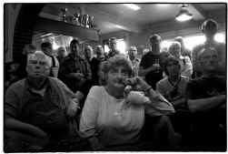 ,,Televisievervuiling in openbare plaatsen'': de TV-Turnoff Week moet er iets aan doen.