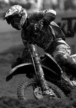 Stefan Everts startte erg slecht in Duitsland. Met een knappe inhaalrace ging de Limburger nog van de 26ste naar de elfde plaats.
