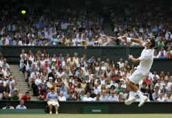 Roger Federer is de eerste speler in het professionele tijdperk die zijn vijf eerste Grand-Slamfinales wint. Op Wimbledon deed hij het met het meest volmaakte tennis dat het Centre Court ooit aanschouwde.