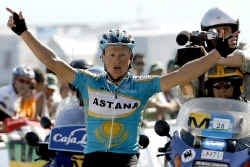 Bernucci toont zich in Nancy de sterkste én de behendigste. Vinokoerov blijft nog net uit de greep van het peloton en pakt 19 seconden terug op leider Lance Armstrong.