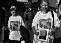 Voor de rechtbank daagden gisteren enkele betogers op, met T-shirts waarop zowel Pim Fortuyn als Theo van Gogh afgebeeld staat.