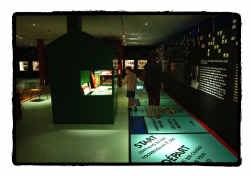 Het Speelgoedmuseum werkt met mooi uitgestalde taferelen, maar spelen blijft het belangrijkste.
