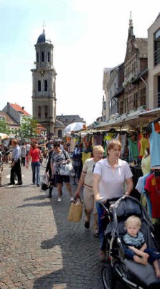 De Lokerse markt biedt een zeer gevarieerd aanbod aan producten.