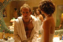 Paul Kaye als de onfortuinlijke dj in ,,It's all gone, Pete Tong''.