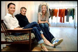 Catherine Felstead (links), Patrick Van Heurck en Marie-Chantal Regout maken drie verschillende modelabels, maar hun ateliers huizen onder hetzelfde dak.