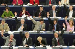 Het Europees Parlement neemt een strenge resolutie aan over Turkije: opnieuw verdeeldheid in alle grote fracties.