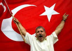 In Ankara betoogden Turkse nationalisten gisteren tegen de start van de toetredingsonderhandelingen met de EU.