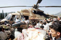 Pakistan zet massaal legerhelikopters in.