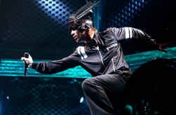 Jay Kay, met intergalactisch hoofddeksel.