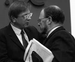 Premier Guy Verhofstadt (links) en ACV-voorzitter Luc Cortebeeck: toenadering.