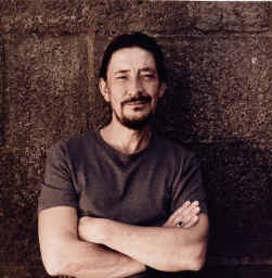 Chris Rea: ,,Ik ben altijd een beetje jaloers geweest op zangers als Sting en Mark Knopfler. Zij waren al miljonair na hun eerste plaat en konden meteen doen wat ze wilden.''