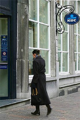 KBC fuseert Hongaarse verzekeringsdochters