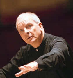 Christopher Hogwood: ,,Als Mozart zou horen hoeveel vibrato we vandaag gebruiken, zou hij een beroerte krijgen.''