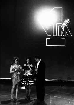 Begin 1990, VTM is dan één jaar op antenne, blijkt de zender een goudmijn te zijn voor de aandeelhouders.