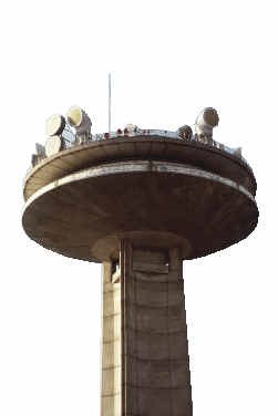 De VRT-toren aan de Reyerslaan.