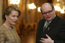 Prinses Mathilde in het gezelschap van een van de adviseurs van haar man, Ghislain d'Hoop.
