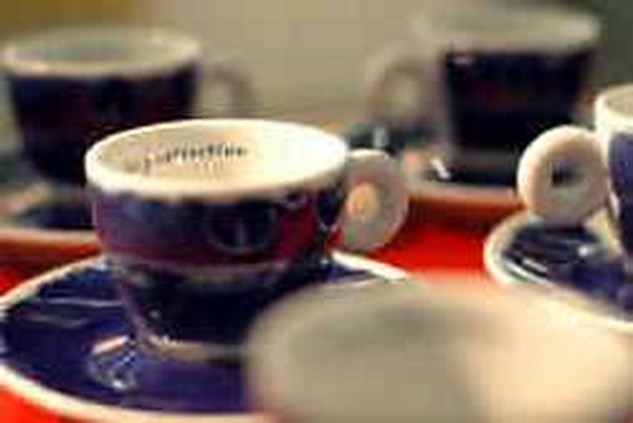 Aardbei erfgoed Van streek Jan Fabre ontwerpt de nieuwe espressokopjes van Illy | De Standaard Mobile