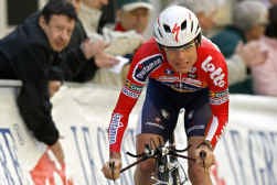 Vijf jaar geleden won Cadel Evans bij zijn profdebuut op de weg meteen Dwars door Lausanne. Op dezelfde stenen won de ex-mountainbiker de tijdrit en de eindstand in de Ronde van Romandië.