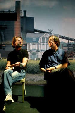 Dominique Pauwels (componist) en Guy Cassiers (regisseur) in het decor van ,,Onegin''.