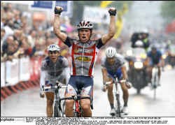 ,,Ik ben het beu dat ze me soms als een kermiscoureur afschilderen'', zegt kersvers kampioen Niko Eeckhout, die Philippe Gilbert en Tom Boonen te slim af was.