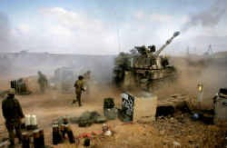 Vanuit grensstad Zaura bestoken Israëlische legereenheden het zuiden van Libanon met zwaar artillerievuur.