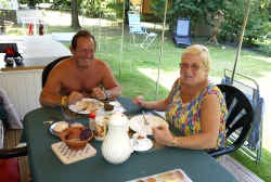 Jacky en Theresa Schol uit Leuven hebben al zo'n twee jaar een stacaravan op de Baalse Heide. Louis Verbraeken