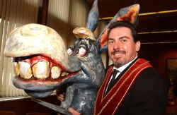 Koen Vermandere, alias Koning Ezel Koen de Eerste, werd vorig jaar verkozen en is de folkloristische ambassadeur van Kuurne.