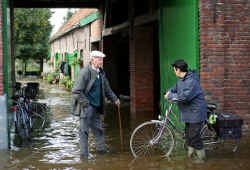 In Oostwinkel, een deelgemeente van Zomergem, stond het water tot boven de enkels.