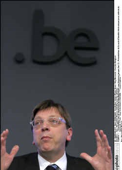 Volgens premier Guy Verhofstadt zal elk niveau zijn steentje moeten bijdragen.