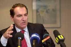 Karel Pinxten: ,,Hard werken aan wegen en trottoirs.''