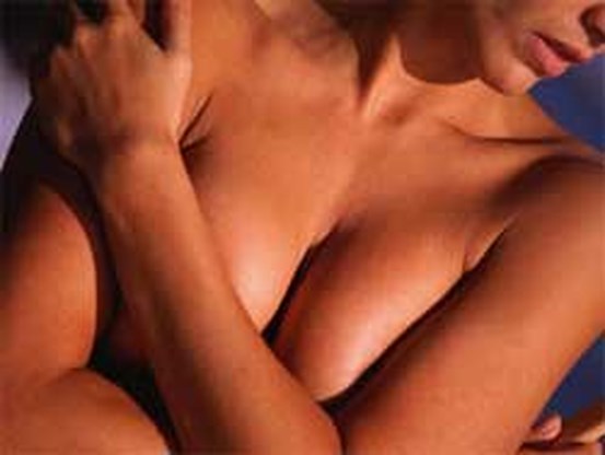 Vrouwen met vergrote borsten plegen vaker zelfmoord
